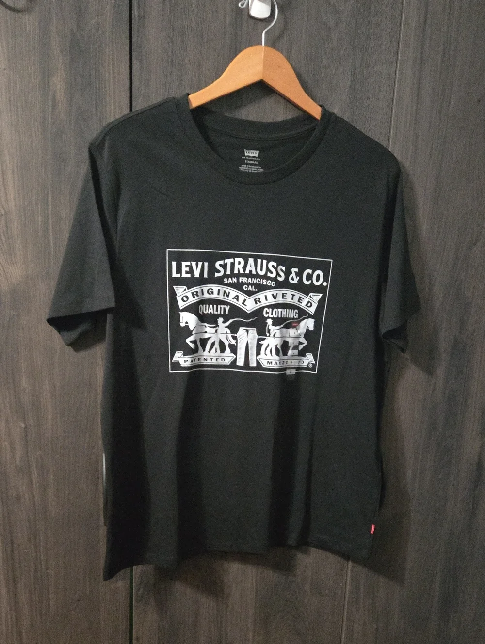 Levi's Black Short-Sleeve Tee